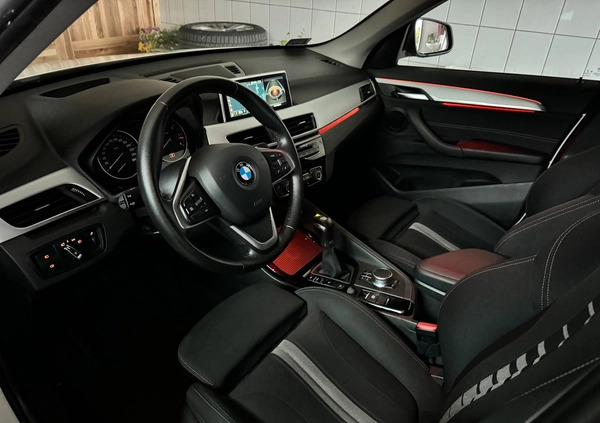 BMW X1 cena 99900 przebieg: 135600, rok produkcji 2018 z Bolesławiec małe 562